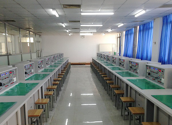 通用电工电子电拖实训设备,通用电工电子电拖实训台(图1)