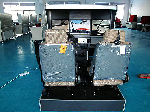 三屏幕汽车驾驶模拟器,驾校汽车驾驶模拟设备(图1)