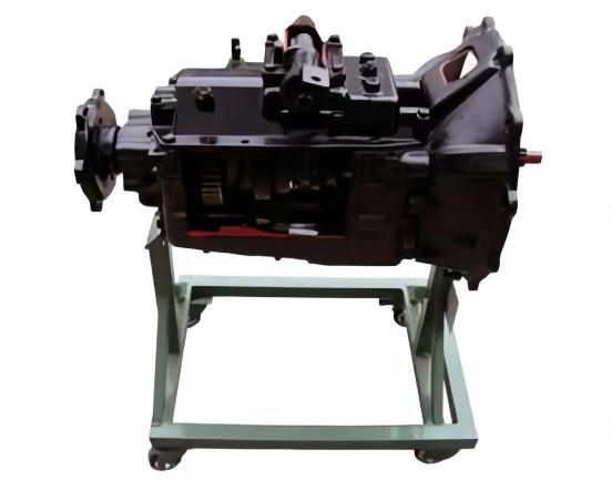 斯太尔手动变速器解剖模型(图1) 斯太尔手动变速器解剖模型(图1)