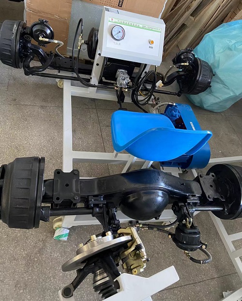 液压制动系统实验设备(图1) 液压制动系统实验设备(图1)