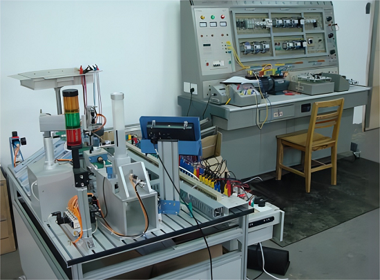 光机电一体化控制实训装置(图1) 光机电一体化控制实训装置(图1)