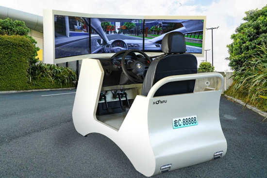 三屏幕汽车驾驶模拟器