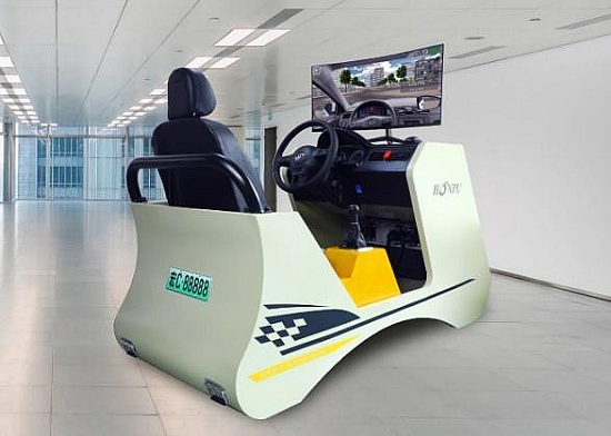 驾驶汽车模拟器(图1) 驾驶汽车模拟器(图1)