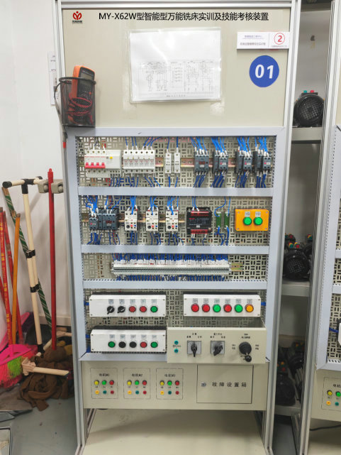 智能型万能铣床实训及技能考核设备(图1) 智能型万能铣床实训及技能考核设备(图1)