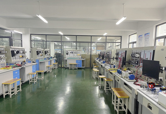 维修电工技能鉴定实训中心(图1) 维修电工技能鉴定实训中心(图1)