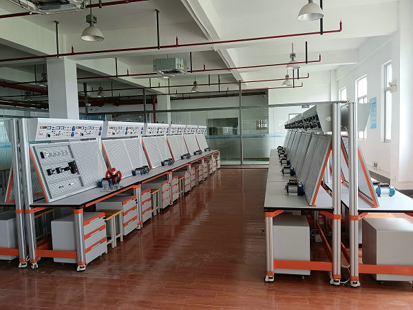 低压电工作业实操实训设备(图1) 低压电工作业实操实训设备(图1)