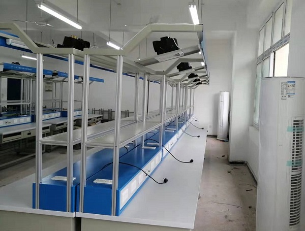 达州职业技术学院计算机组装与维护实训室设备交付使用(图1)