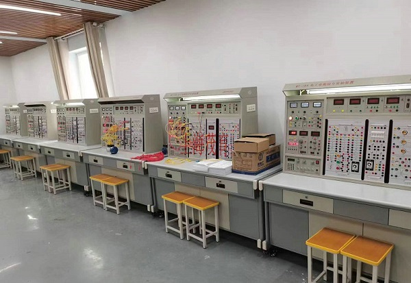 甘肃机电职业技术学院电工电子实验室设备(图1) 甘肃机电职业技术学院电工电子实验室设备(图1)