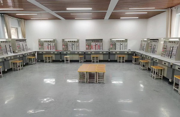 甘肃机电职业技术学院电工电子实验室设备(图2) 甘肃机电职业技术学院电工电子实验室设备(图2)