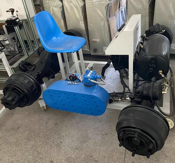 济南大学机械工程学院汽车气压制动实训台交付使用(图1) 济南大学机械工程学院汽车气压制动实训台交付使用(图1)