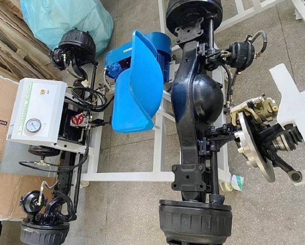 济南大学机械工程学院汽车气压制动实训台交付使用(图2) 济南大学机械工程学院汽车气压制动实训台交付使用(图2)