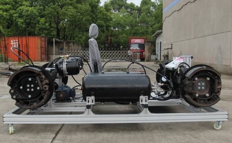 斯太尔越野整车教学平台