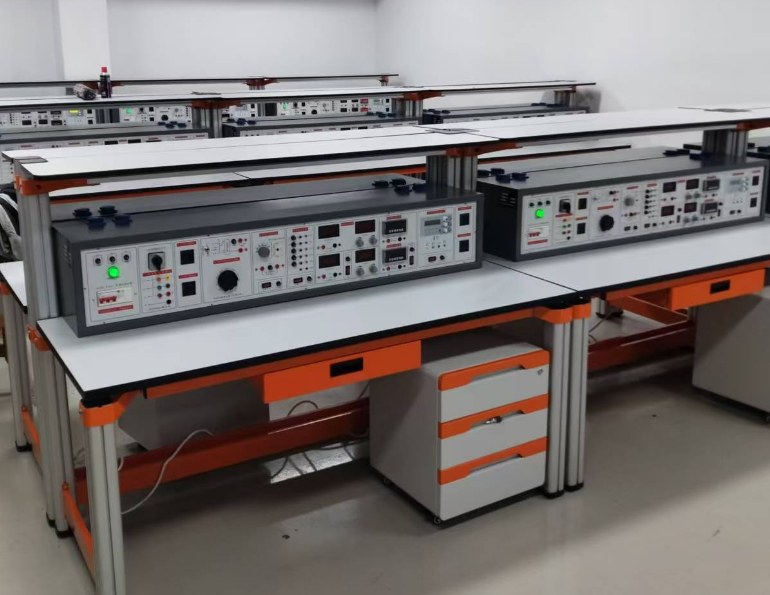 电子技术创新综合实训考核装置(图1)