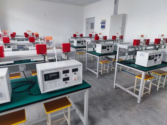 伸展体的导热特性实验装置(图1) 伸展体的导热特性实验装置(图1)