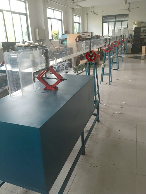 双变坡水槽试验台(图1) 双变坡水槽试验台(图1)