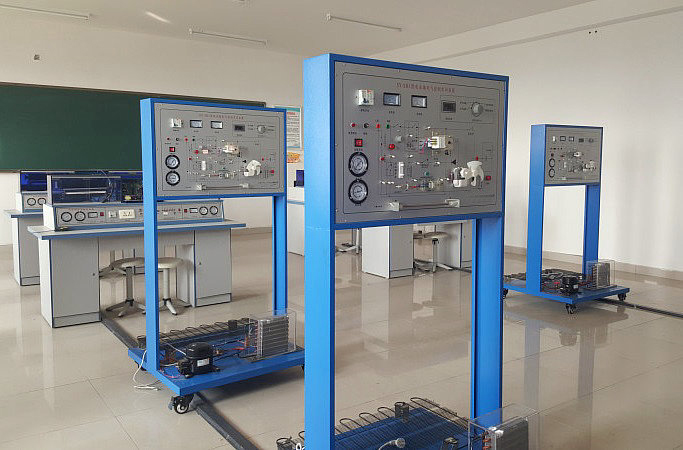 制冷电路电气控制实训考核装置(图1)