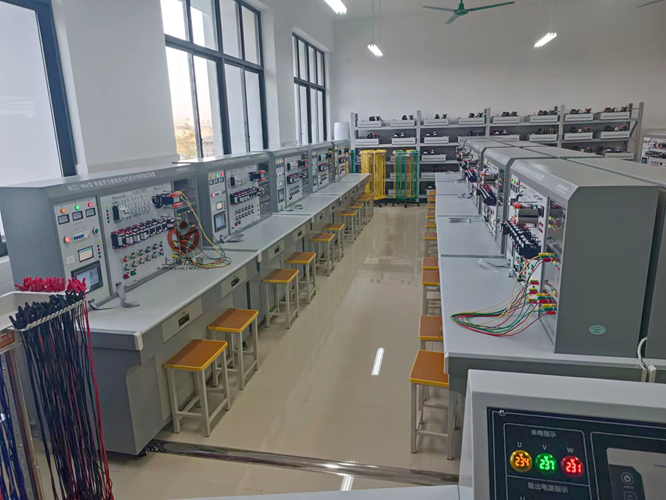 机床电气排故技能实训考核鉴定设备(图1)