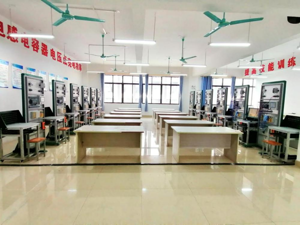 电气控制与PLC实训室(图1)