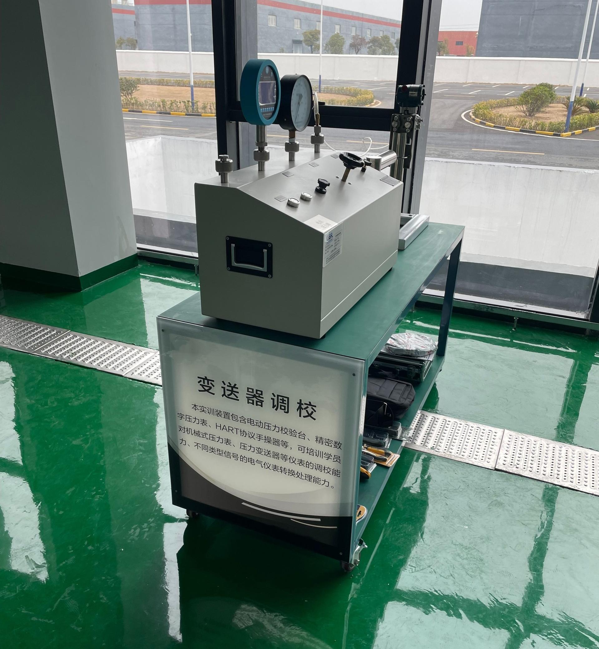 化工仪表变送器调校实训装置(图1)