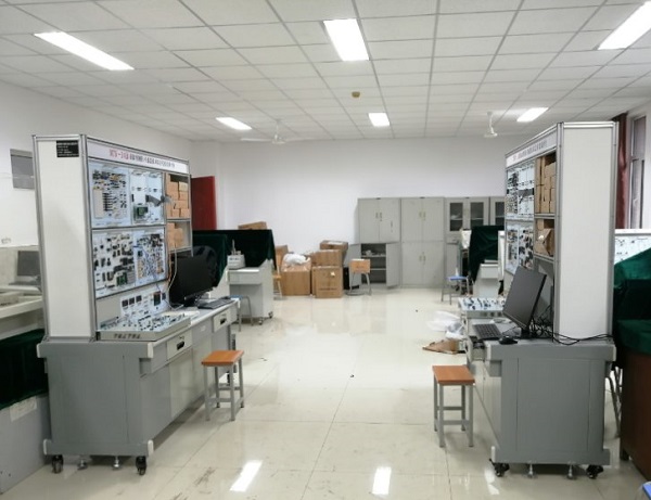 创新型检测及控制实验实训装置(图1) 创新型检测及控制实验实训装置(图1)