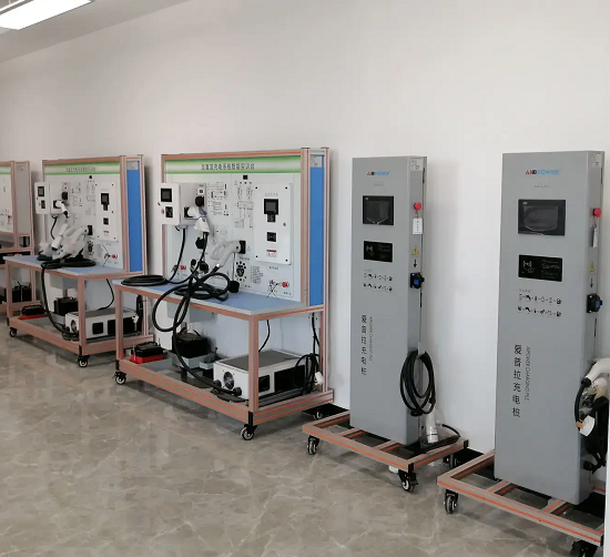 新能源汽车充电一体化实训平台(图2) 新能源汽车充电一体化实训平台(图2)