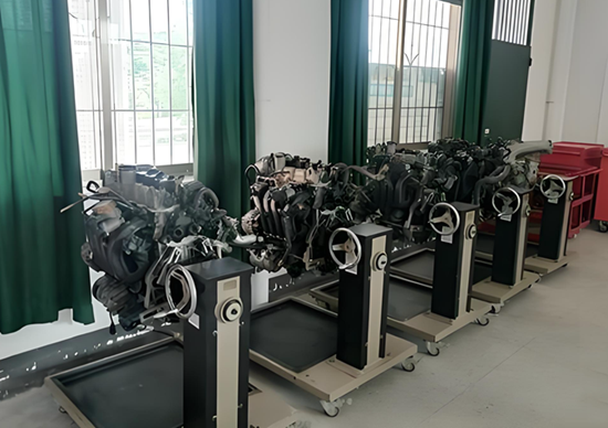 中国矿业大学汽车发动机附拆装翻转架交付使用(图1) 中国矿业大学汽车发动机附拆装翻转架交付使用(图1)