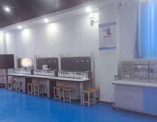 电子技术综合实训应用平台交付使用(图2) 电子技术综合实训应用平台交付使用(图2)