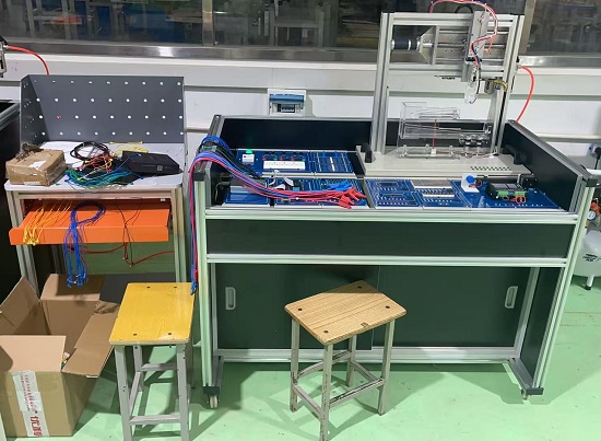 单片机技术应用实训考核装置交付使用(图1) 单片机技术应用实训考核装置交付使用(图1)