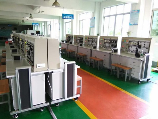 电力拖动技能实训装置交付使用(图2) 电力拖动技能实训装置交付使用(图2)