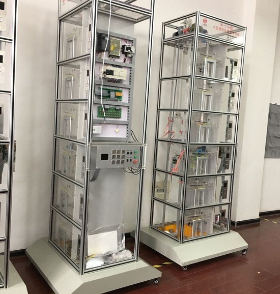 辽宁工程职业学院电梯模型(图1) 辽宁工程职业学院电梯模型(图1)