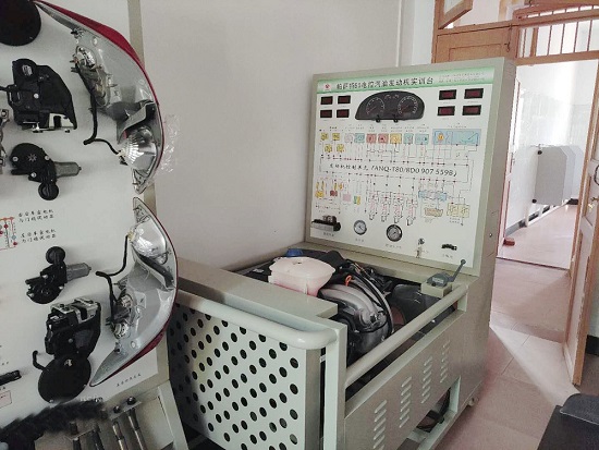 赣州市九鼎赣饶职业培训学校汽车实训台(图3) 赣州市九鼎赣饶职业培训学校汽车实训台(图3)