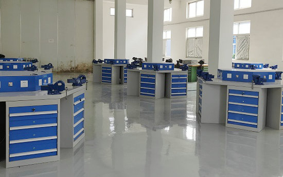 漯河市中专学校六工位钳工台项目(图2) 漯河市中专学校六工位钳工台项目(图2)