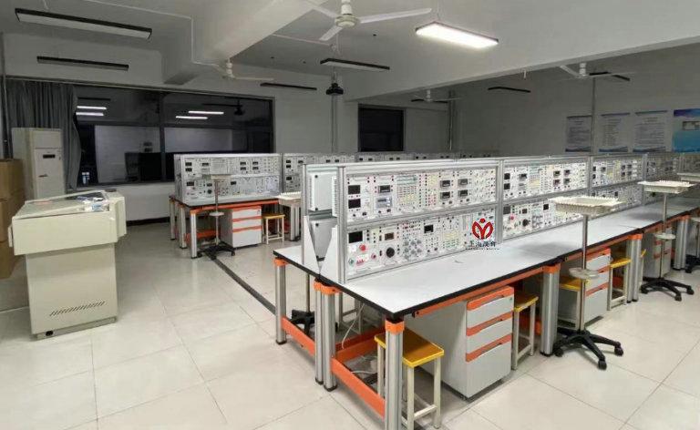 电工技术综合实验平台(图1) 电工技术综合实验平台(图1)