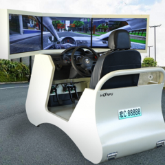 三屏幕汽车驾驶模拟器