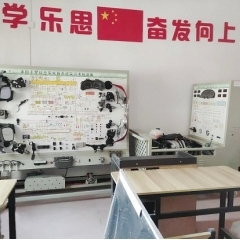 赣州市九鼎赣饶职业培训学校汽车实训台